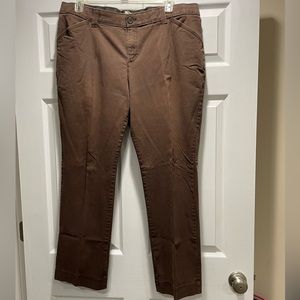 Lee straight leg pants in good condition